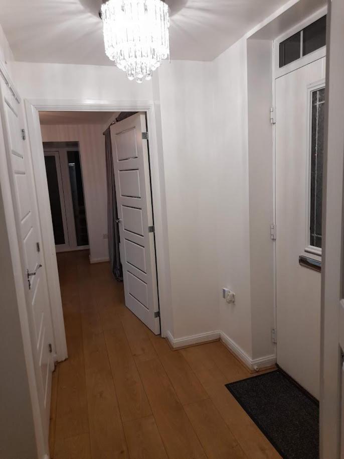 Beautiful 4 Bedroom Treasure Home Хемел Хемпстед Екстериор снимка