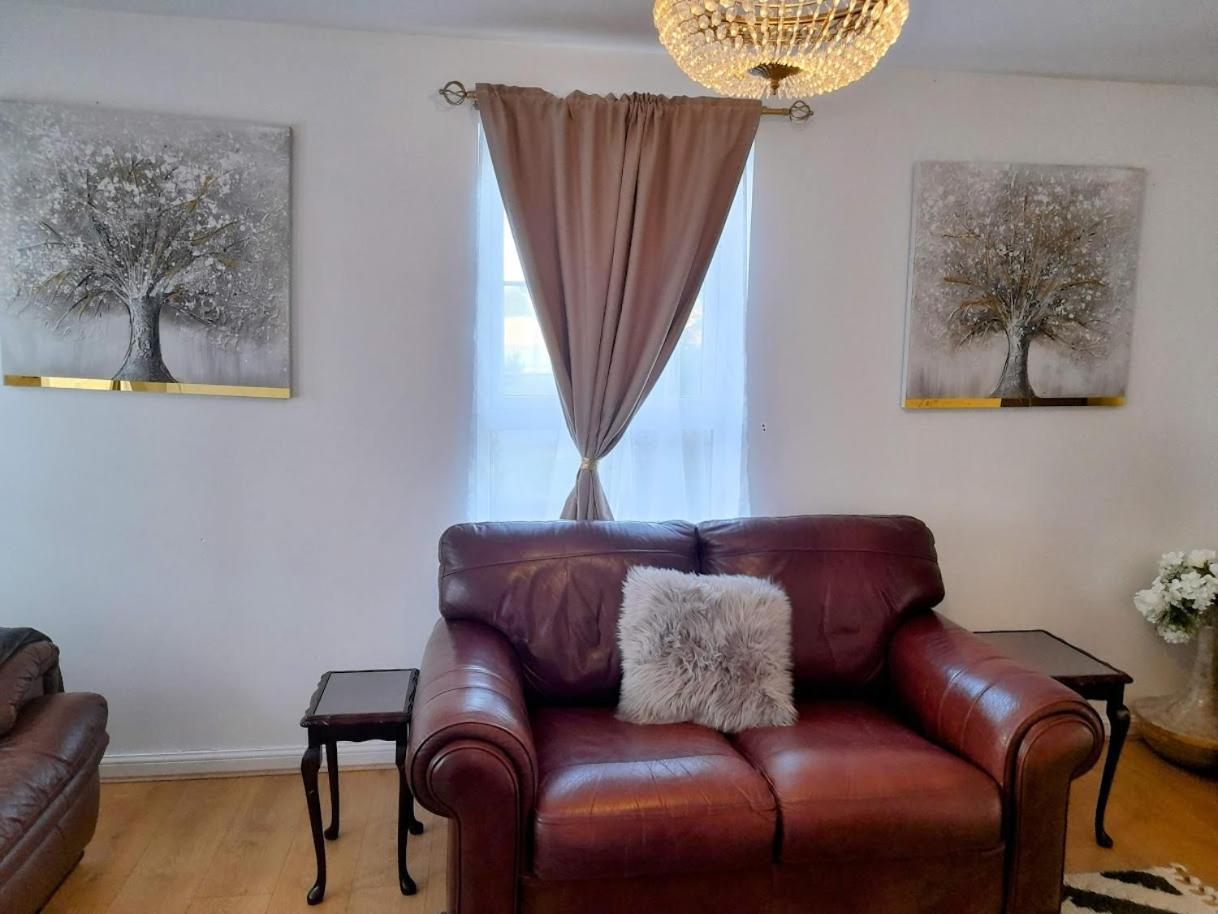 Beautiful 4 Bedroom Treasure Home Хемел Хемпстед Екстериор снимка