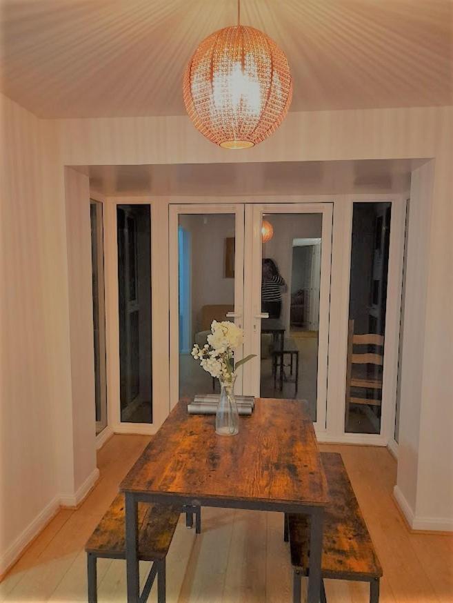 Beautiful 4 Bedroom Treasure Home Хемел Хемпстед Екстериор снимка